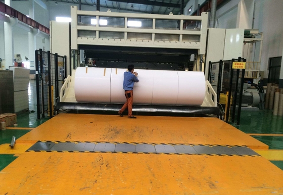 La personnalisation a ridé la machine de tuyautage 500TPD 6600mm de fabrication de papier