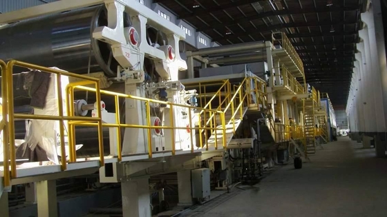 Fabrication de plat de papier d'emballage de pâte de bois réutilisant la machine 300g/m2 de 600m/minute