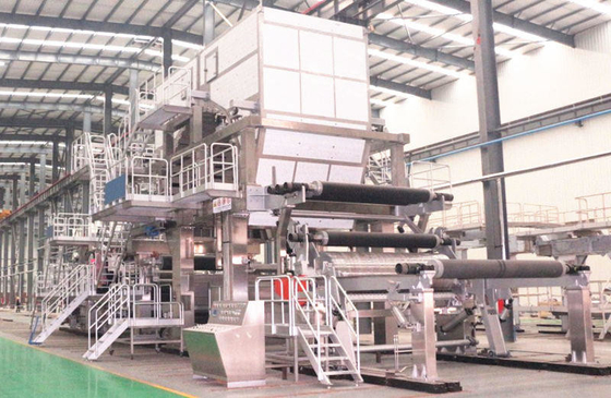 Machine de fabrication de carton en papier duplex de 50 t / D 2400 mm 180 Gsm