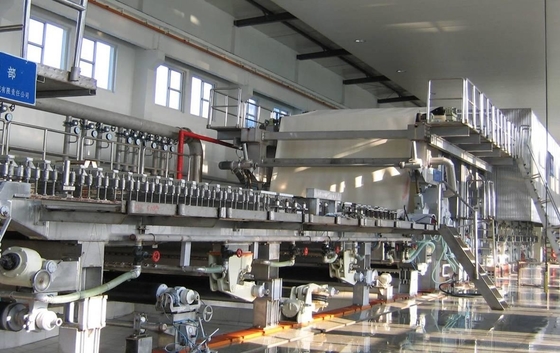 200T / D a ridé la chaîne de production de tuyautage de petit pain enorme de 3800 millimètre de machine de papier d'emballage