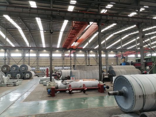 fournisseurs de 1575mm 4t Chine réutilisant la machine de papier hygiénique de tissu de production à la machine de fabrication de papier