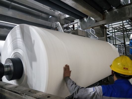 fournisseurs de 1575mm 4t Chine réutilisant la machine de papier hygiénique de tissu de production à la machine de fabrication de papier